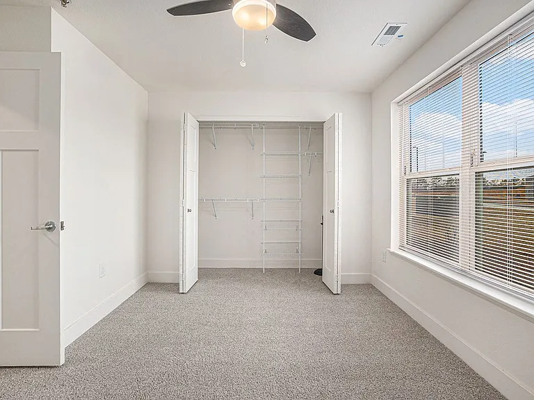Signature Pointe Apartment Homes — Photo 77