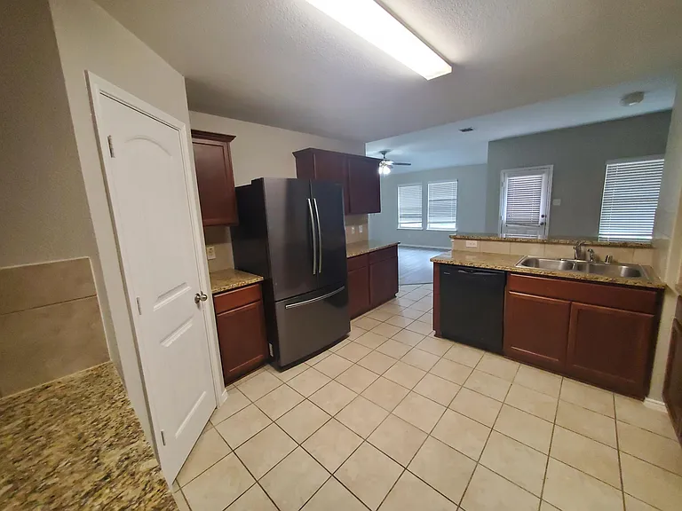 2432 French St — Photo 9