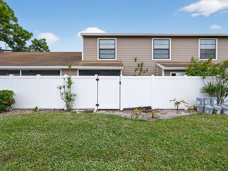 707 Stonewood Ct #19C — Photo 27