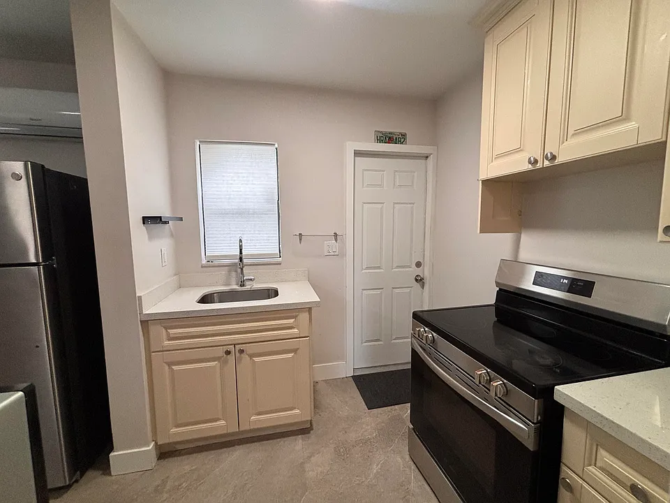 413 S Ocean Blvd #4