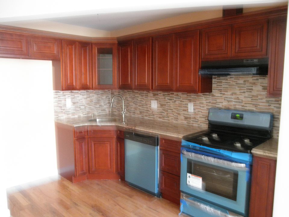 2nd image of 10122 97th St