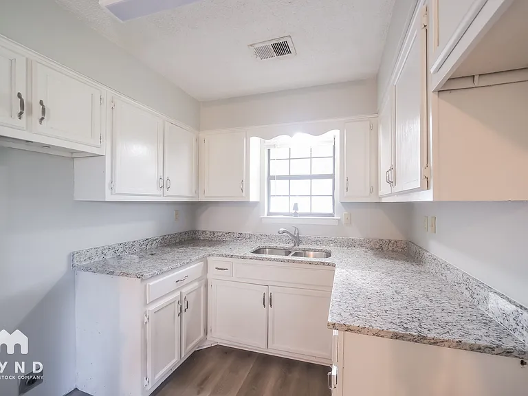 7260 Northbrook Dr — Photo 5