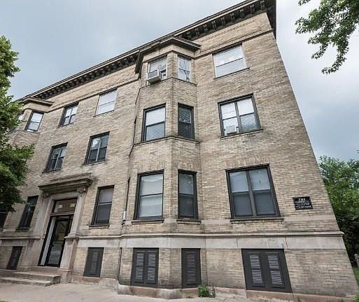 4th image of 915 W Waveland Ave #613
