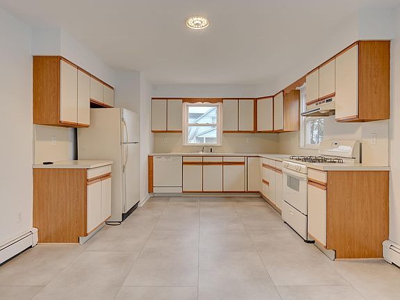 5th image of 30 Bedford Ave #A