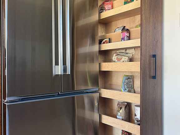 Pull-out pantry