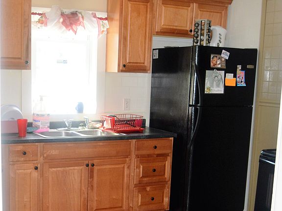 2nd image of 888 Jessamine Ave E