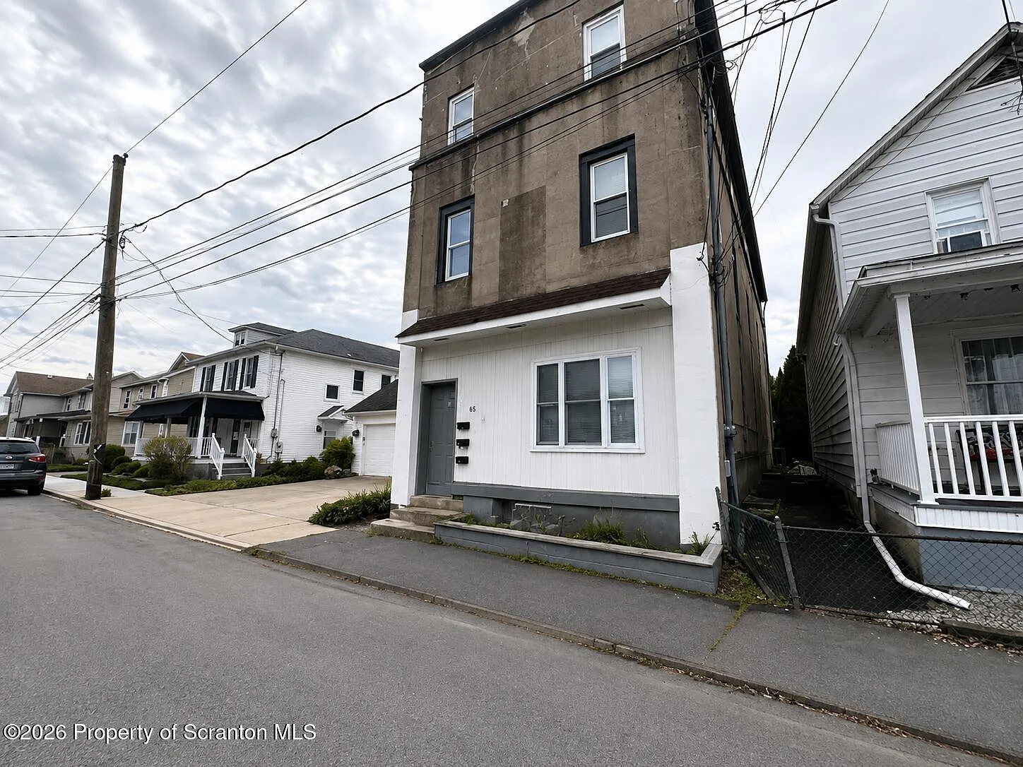 2 bed, 1.0 bath, 1200 sqft, $1,250 — Photo 1