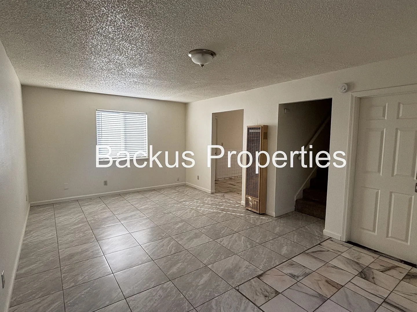 Newly renovated three bedroom duplex in Soledad — Photo 3