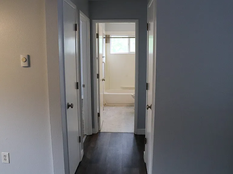 302 S McLoughlin Blvd #306 — Photo 14