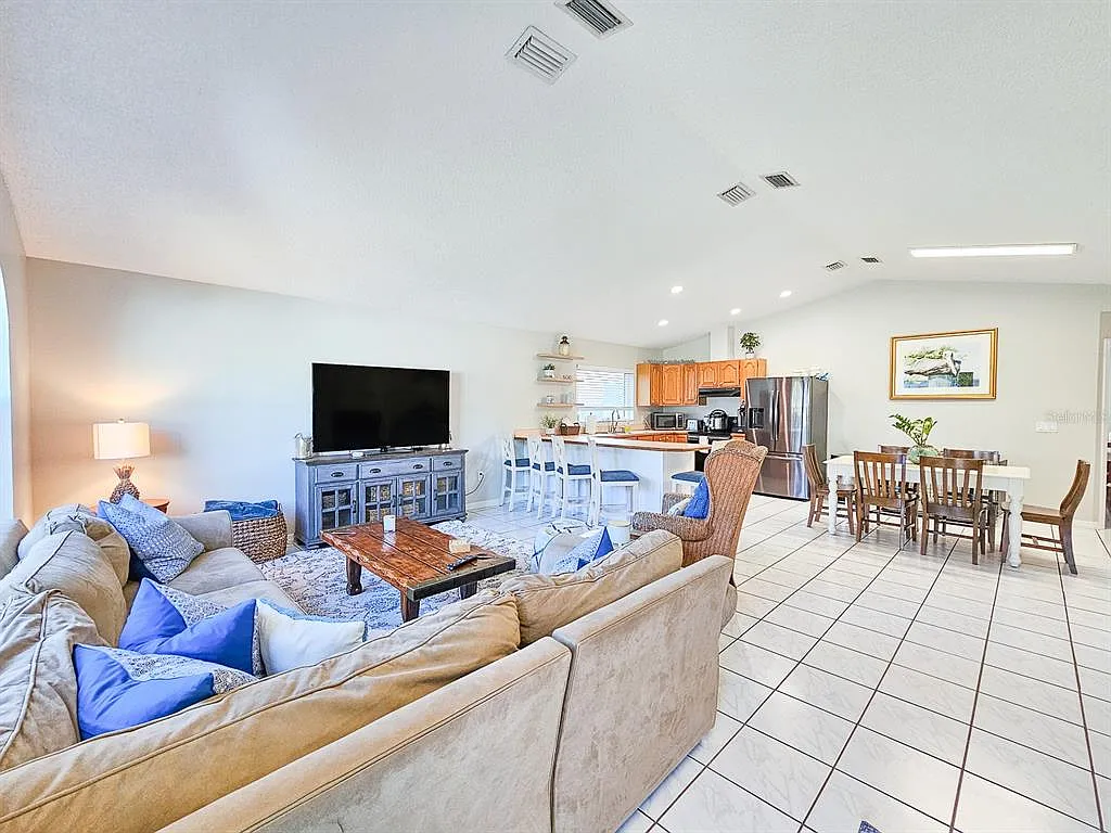 2 bed, 2.0 bath, 1260 sqft, $2,700 — Photo 4