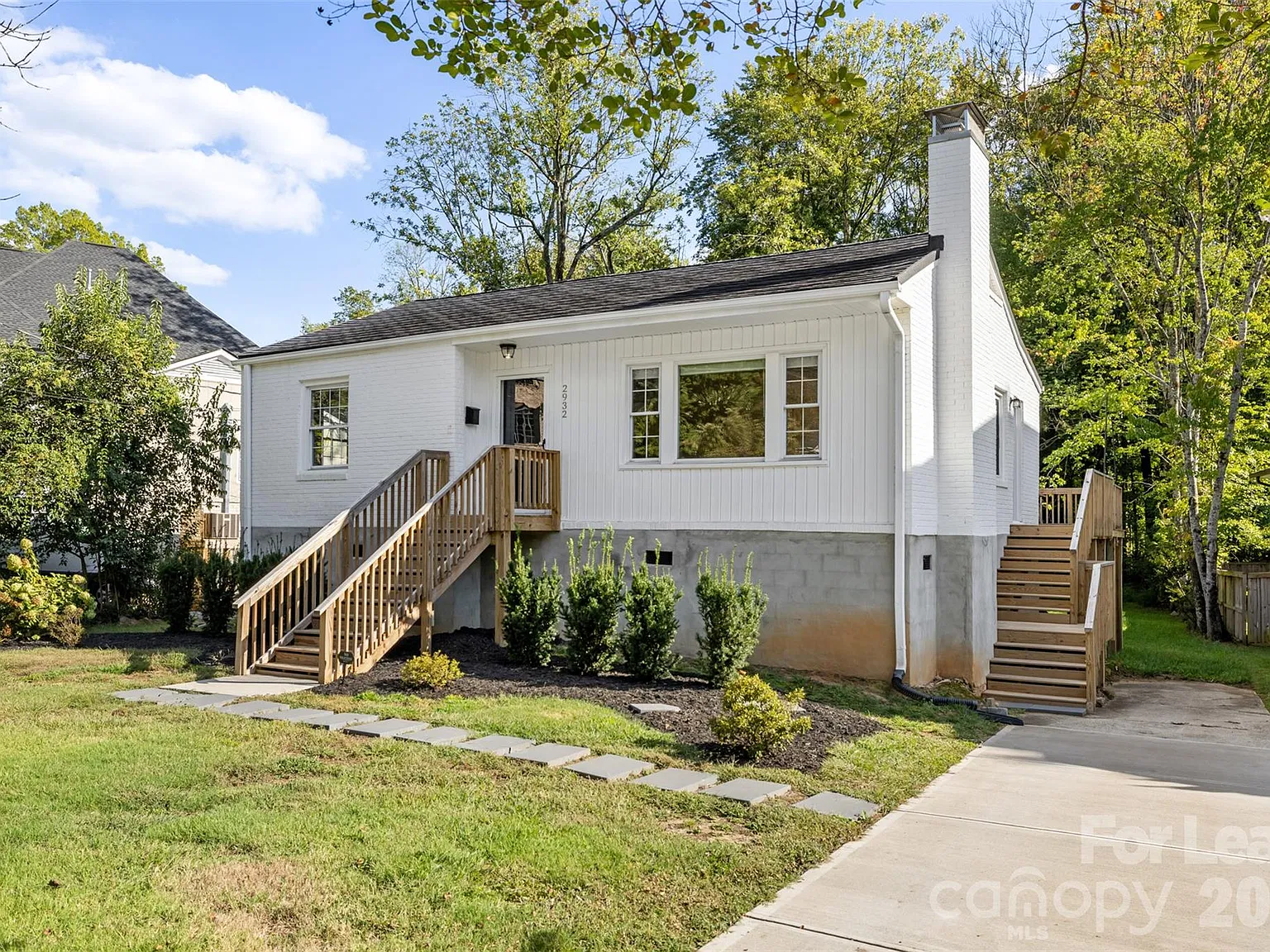 2 bed, 1.0 bath, 961 sqft, $2,450 — Photo 2