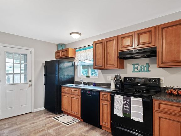 4th image of 1140 Dewayne Dr