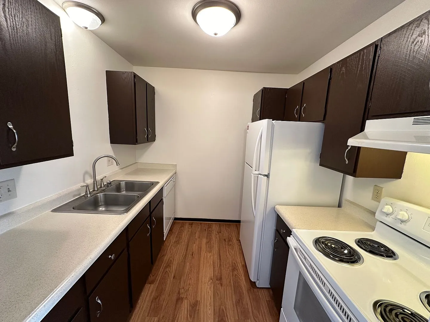 Eastern Ave. Apts — Photo 4