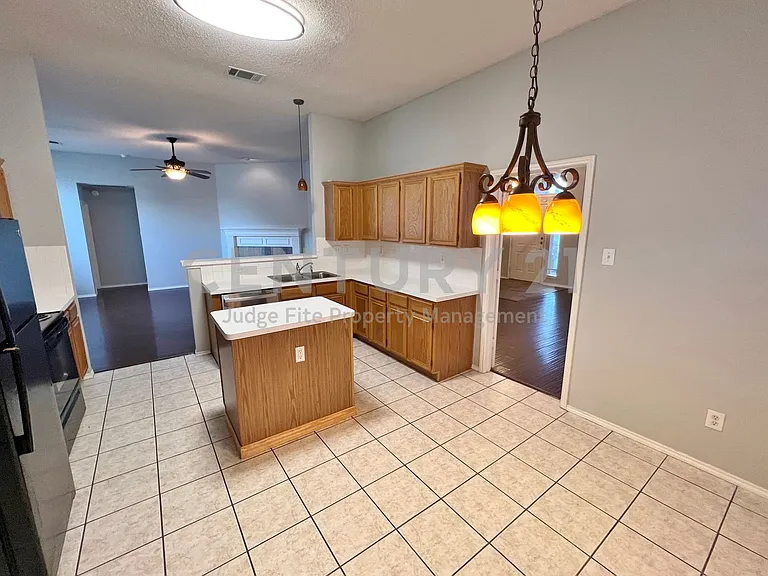 1222 Harvard Ln — Photo 9