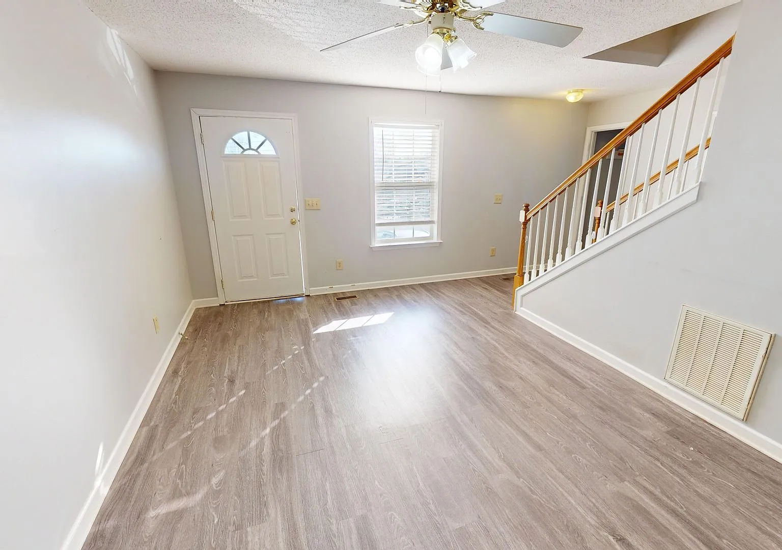 Three Bedroom Spacious Columbia, TN Townhome! — Photo 4
