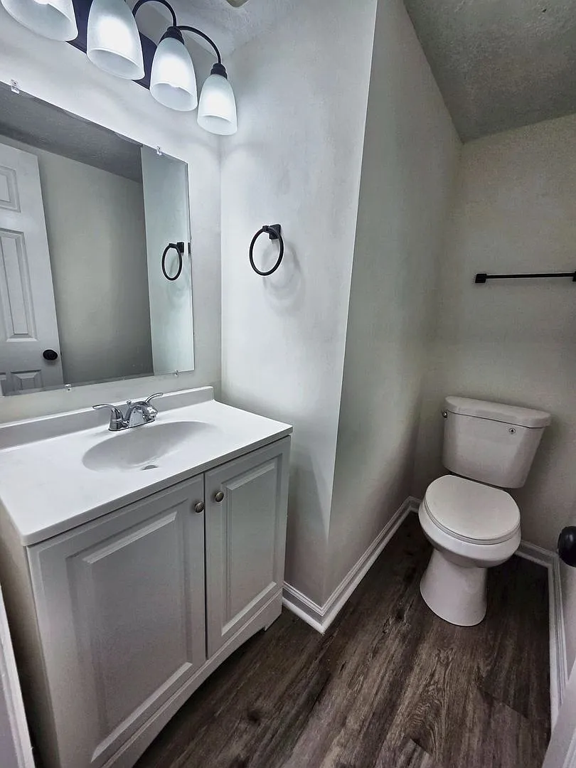 Renovated Townhome! — Photo 4