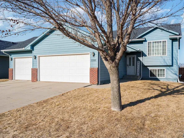 1308 E 68th St N, Sioux Falls, SD 57104