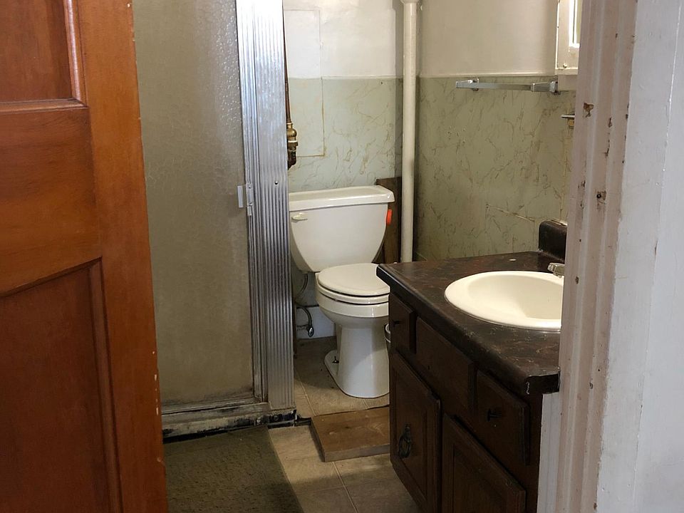 503 S Maple St Monticello IA Zillow