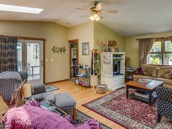 4th image of 33 Birchwood Dr