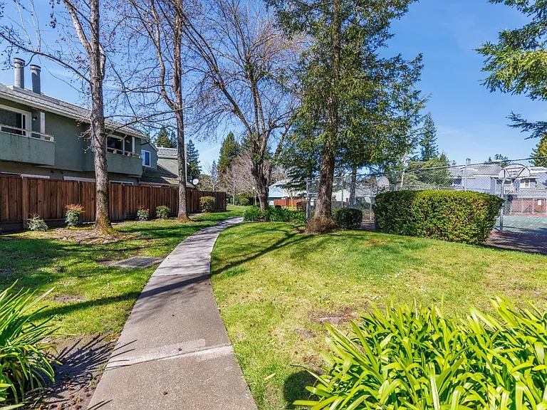 601 Racquet Club Cir — Photo 37