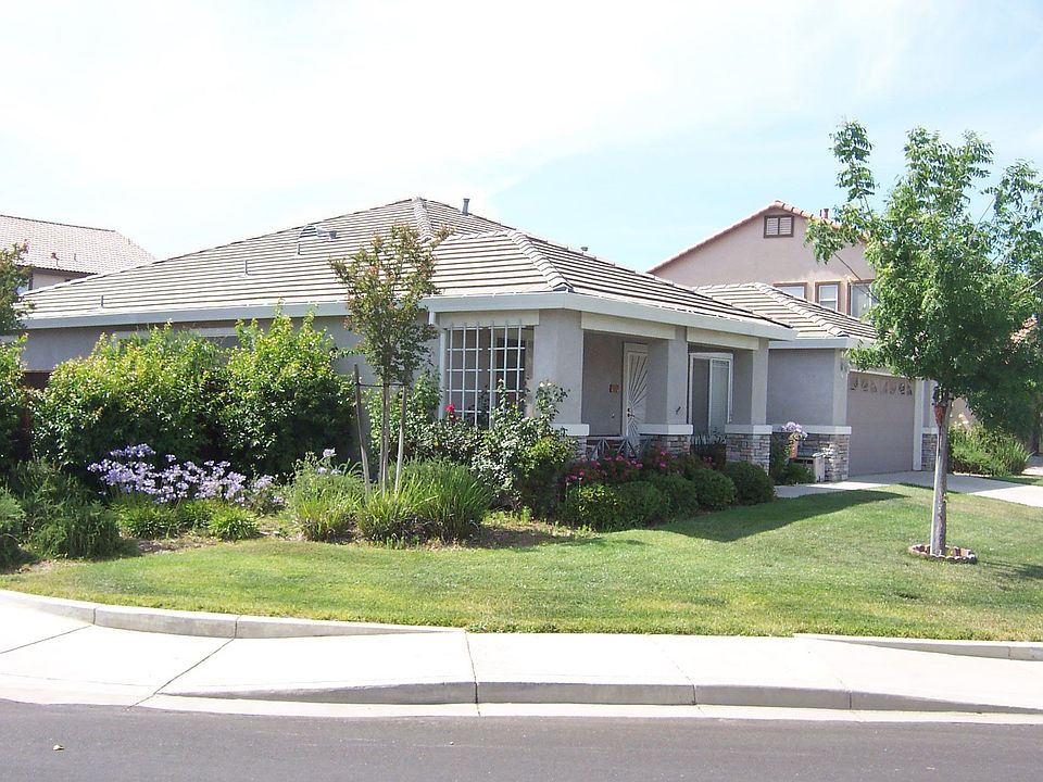1st image of 730 Fremont Dr