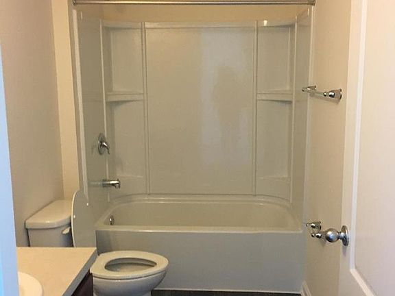 5th image of 109 Golf View Ct