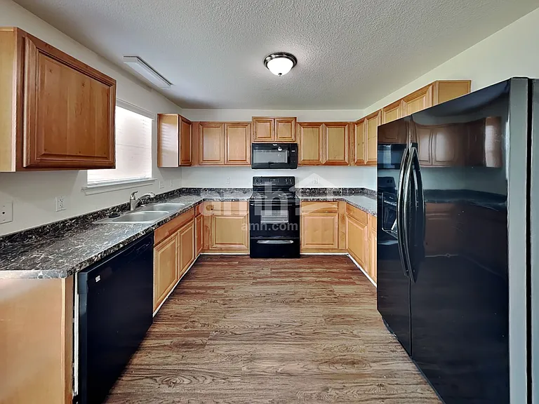 210 Phillips St — Photo 3