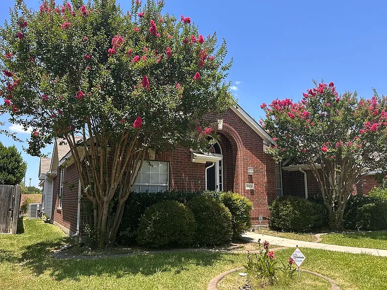 2028 Greenfield Ln — Photo 3