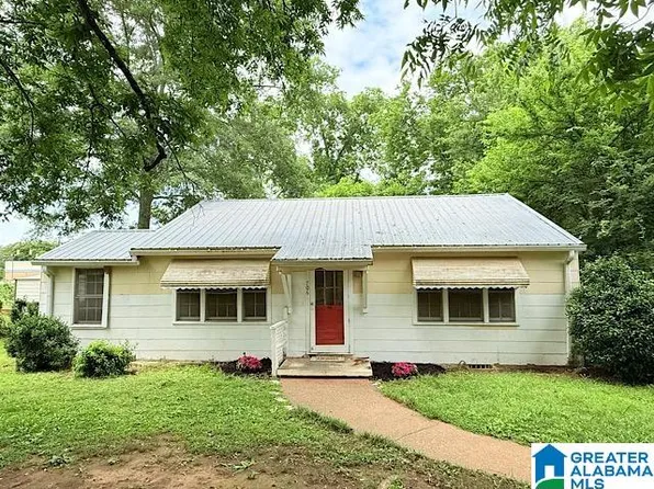 706 Coffee St E, Talladega, AL 35160