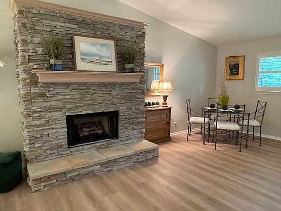 5th image of 828 N Glenn Dr