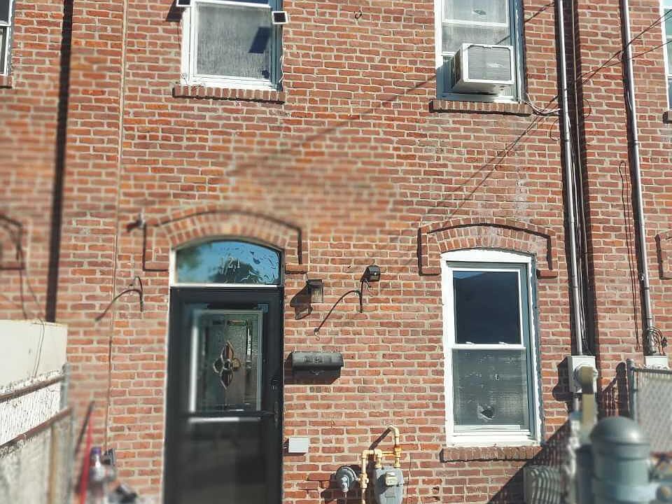 1st image of 121 Chestnut Ave