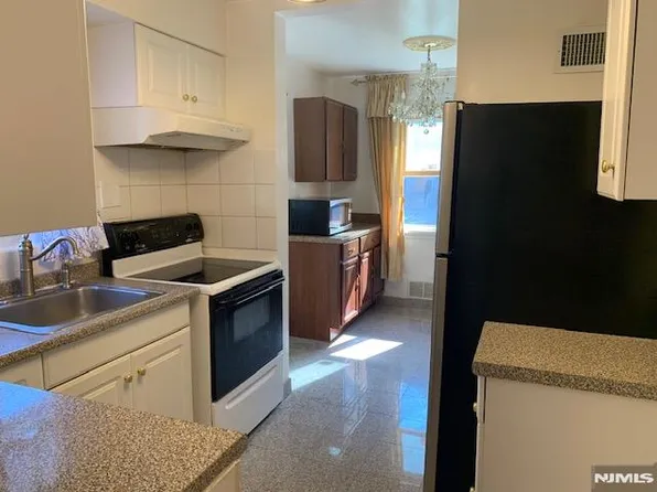 279 Slocum Way image 14 of 15