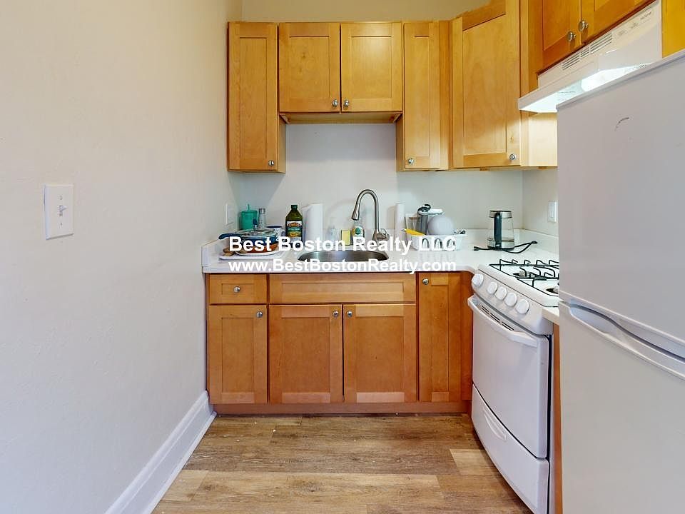 2nd image of 349 Pleasant St APT A1-3