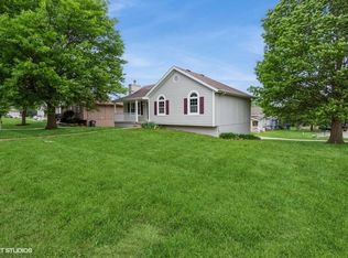 1024 SE Sunnyside School Rd, Blue Springs, MO 64014