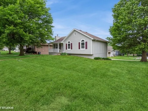 1024 SE Sunnyside School Rd, Blue Springs, MO 64014