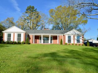 1121 S Crest Rd, Rossville, GA 30741