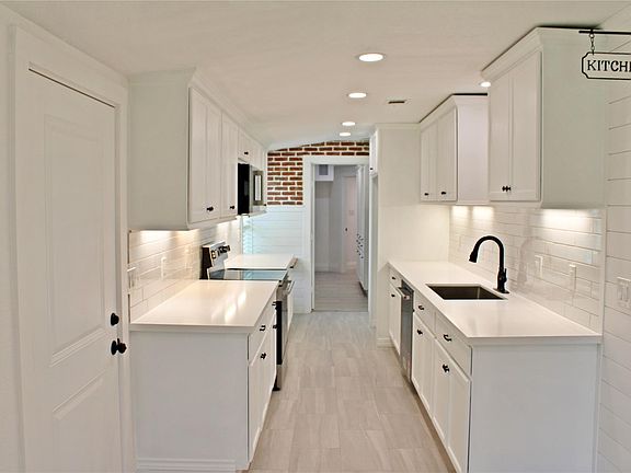 4th image of 528 Prairie St