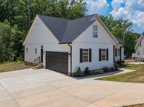 518 Woods Dr, Randleman, NC 27317