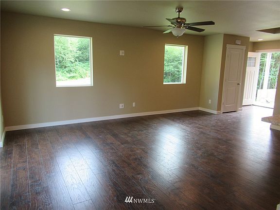 3rd image of 2650 Cedar Street E