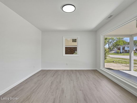 5th image of 221 McBroom Dr
