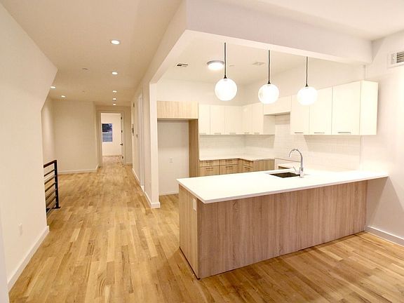 4th image of 110 Jefferson Ave #1