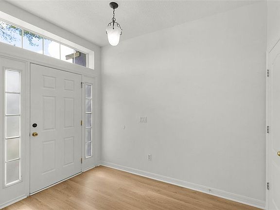 3rd image of 2035 Great Falls Way