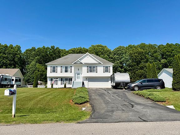 4th image of 209 Hunt Club Dr