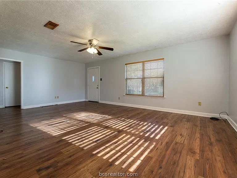 704 Edgemore Dr — Photo 21