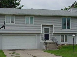 4367 Sherwood Rd, Grand Island, NE 68803