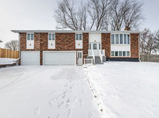 951 Parkview Dr, Holy Cross, IA 52053