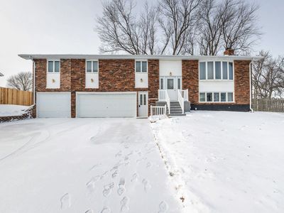951 Parkview Dr, Holy Cross, IA, 52053