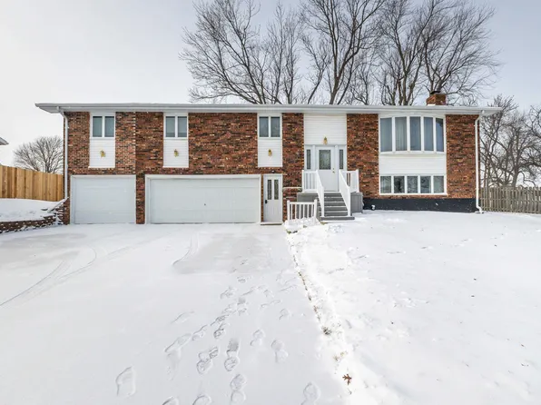 951 Parkview Dr, Holy Cross, IA 52053