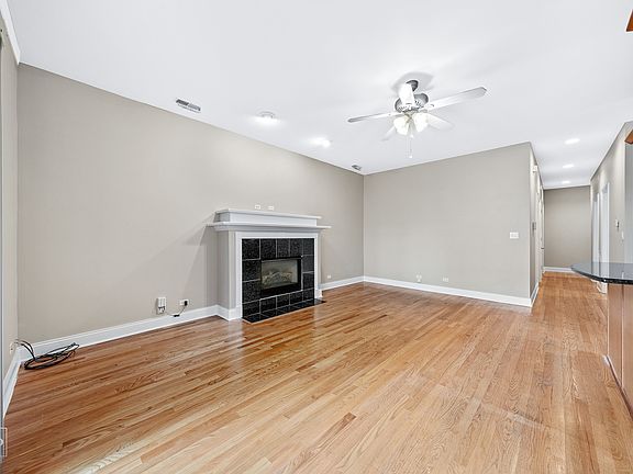 4th image of 2656 N Hamlin Ave APT 1S
