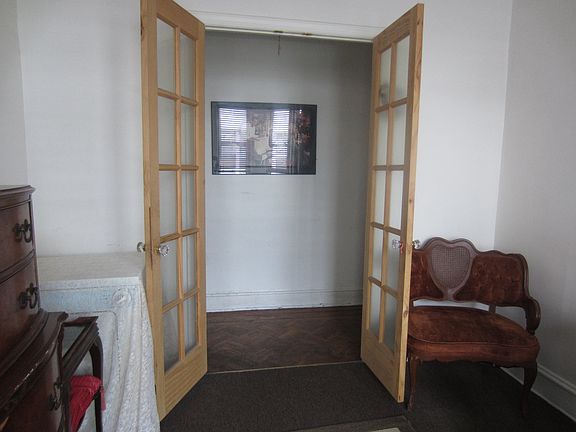 5th image of 2098 E 15th St